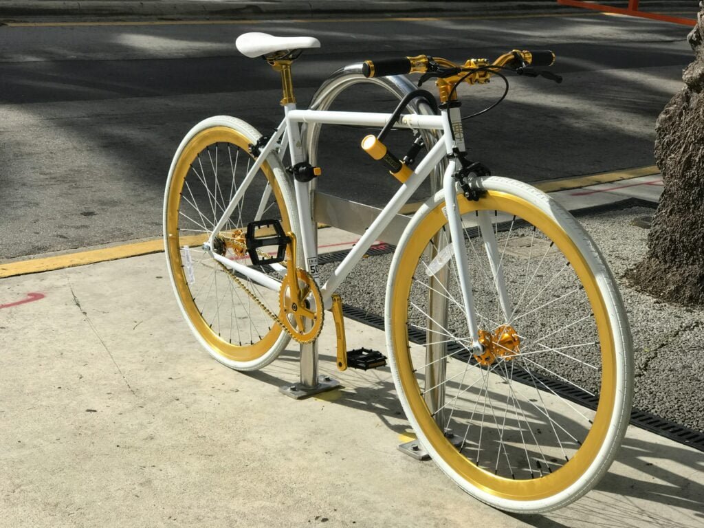 Tipos de Bicicletas 5 Bicicletas Híbridas: Versatilidad para Diversos Terrenos.